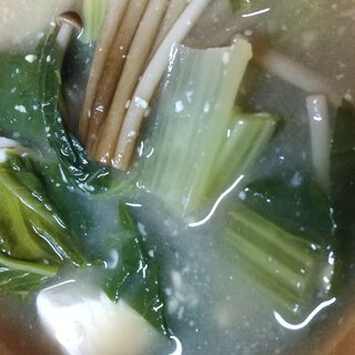 ブラウンえのき茸と小松菜の味噌汁